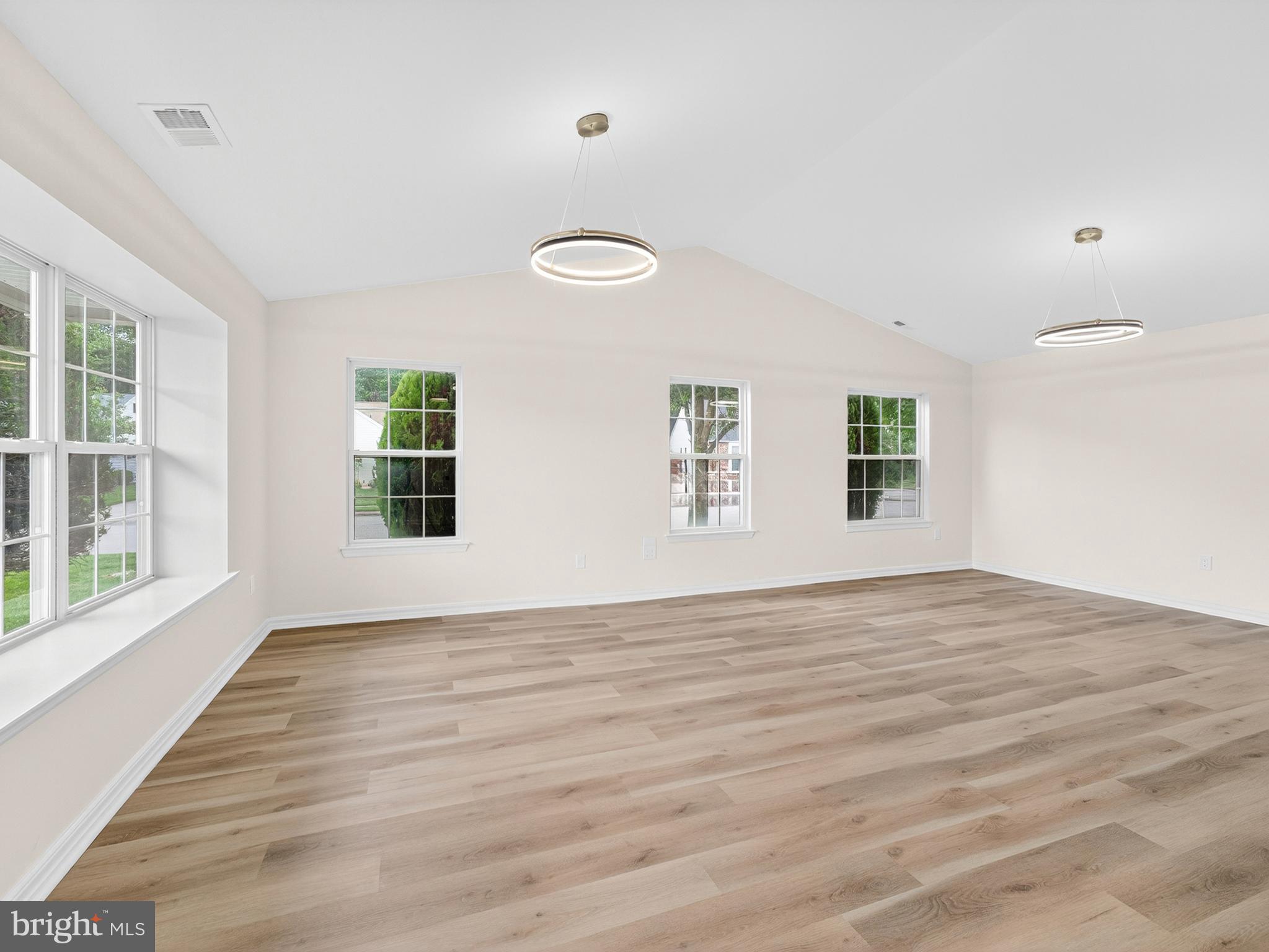 402 Paradise Road Williamstown, NJ 08094 - Photo 5 of 34