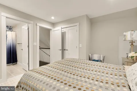 $2,750,000 | 3701-38 38th Street North, Arlington, VA 22207