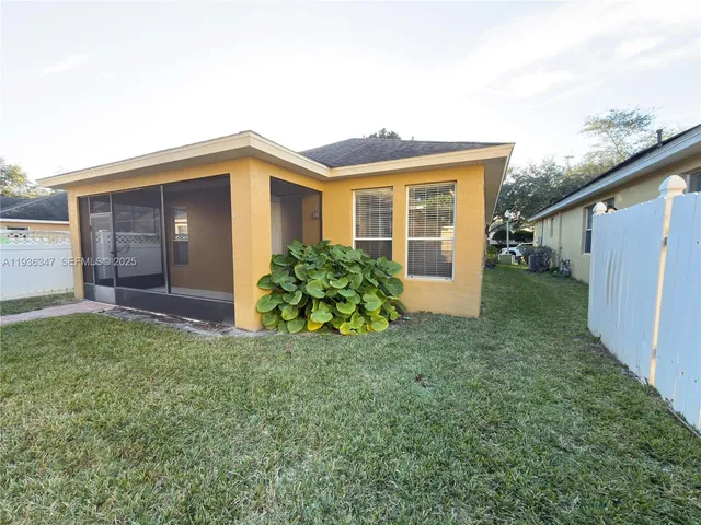 a view of a house with backyard and garden