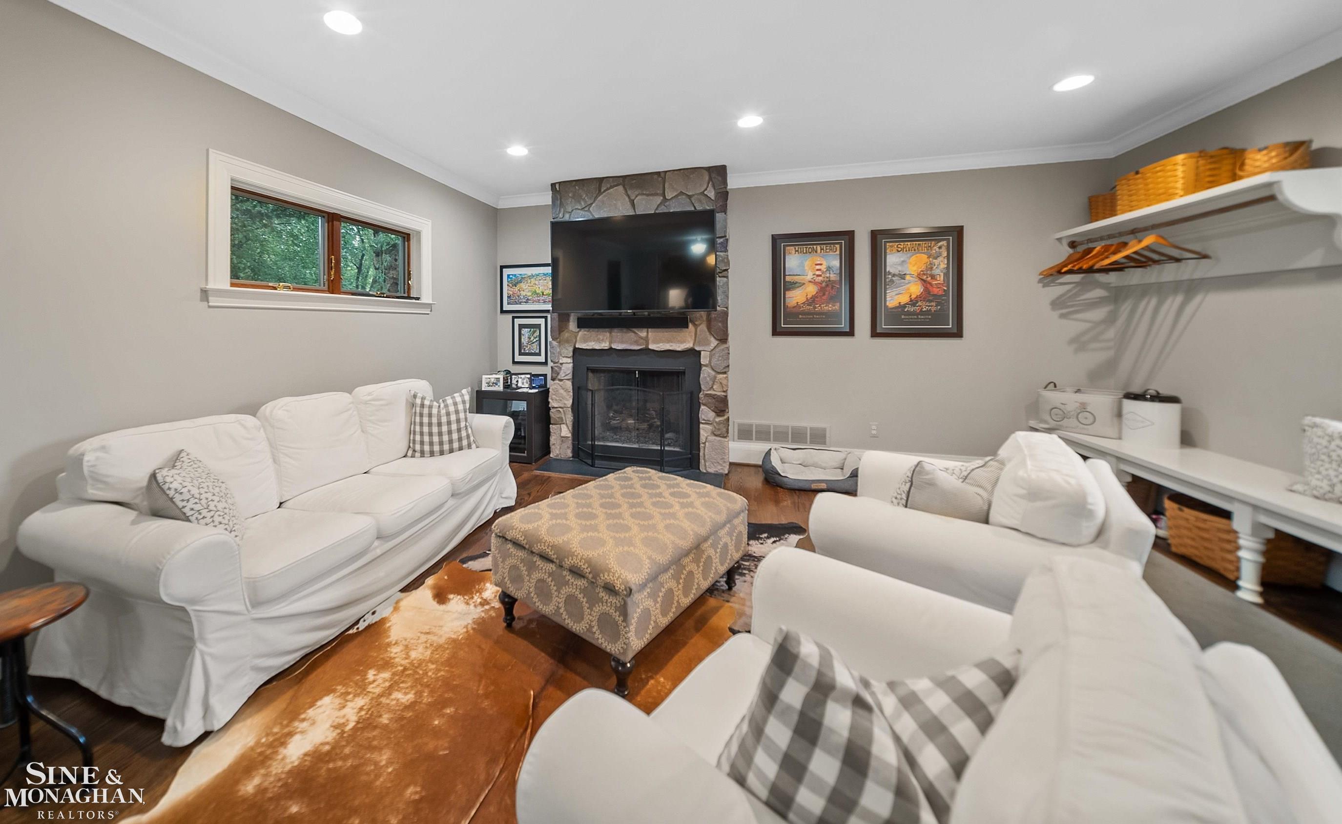 198 Kerby Road Grosse Pointe Farms, MI 48236 - Photo 3 of 40