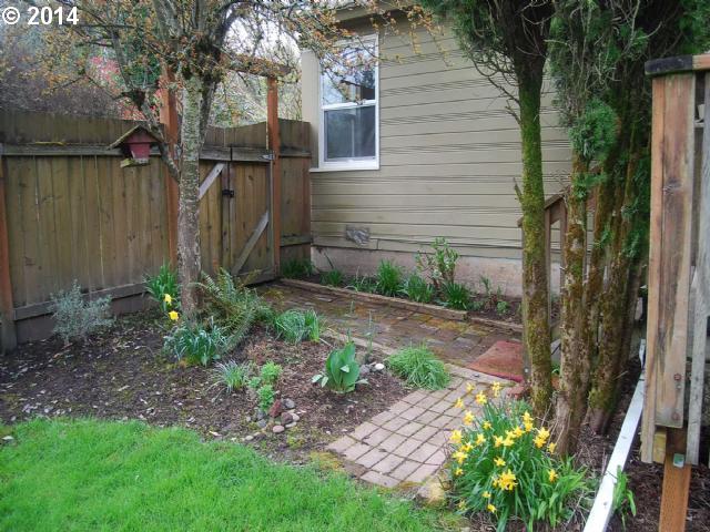 5905 Southwest Pendleton Court Portland, OR 97221 - Photo 12 of 13 Gallery Image 12