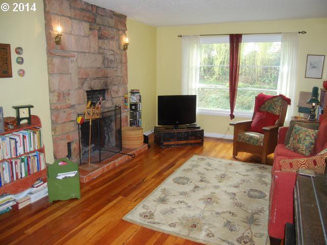 5905 Southwest Pendleton Court Portland, OR 97221 - Photo 2 of 13 Gallery Image 2