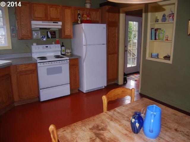 5905 Southwest Pendleton Court Portland, OR 97221 - Photo 8 of 13 Gallery Image 8