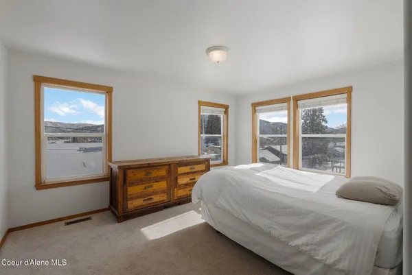 $750,000 | 231 South 4th Avenue, Sandpoint, ID 83864