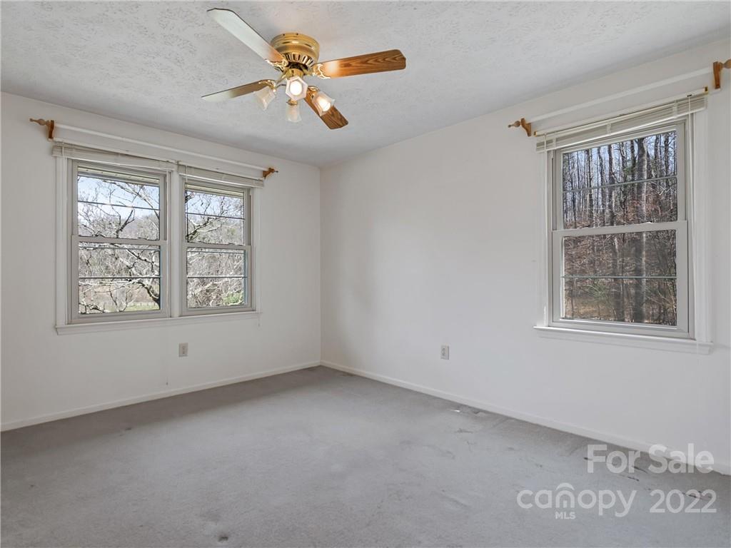 489 Thompson Road Saluda, NC 28773 - Photo 17 of 20 Gallery Image 17