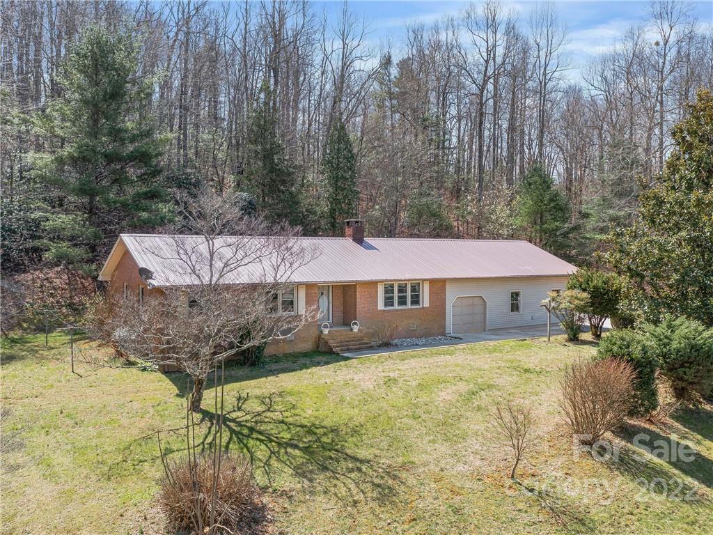489 Thompson Road Saluda, NC 28773 - Photo 6 of 20 Gallery Image 6