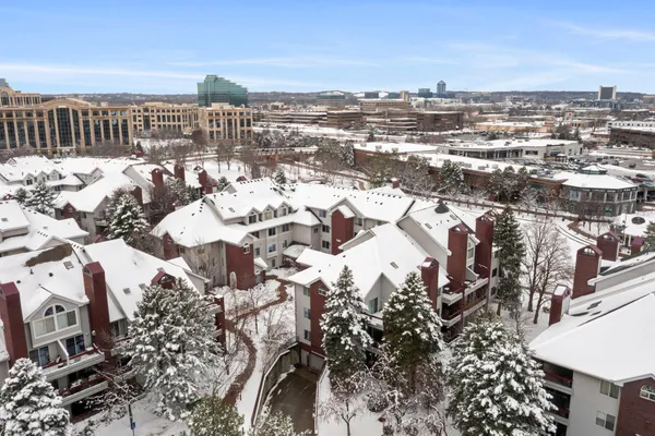 $435,000 | 7500 Edinborough Way, Unit 3308, Edina, MN 55435