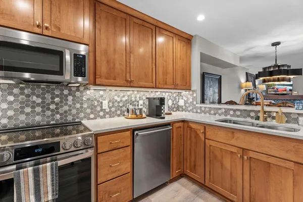 $435,000 | 7500 Edinborough Way, Unit 3308, Edina, MN 55435