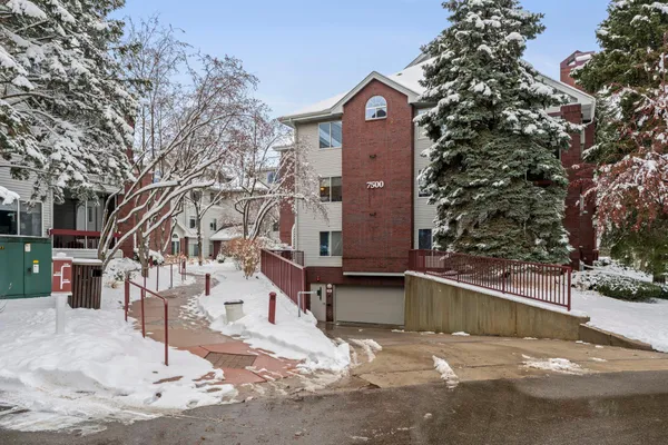 $435,000 | 7500 Edinborough Way, Unit 3308, Edina, MN 55435