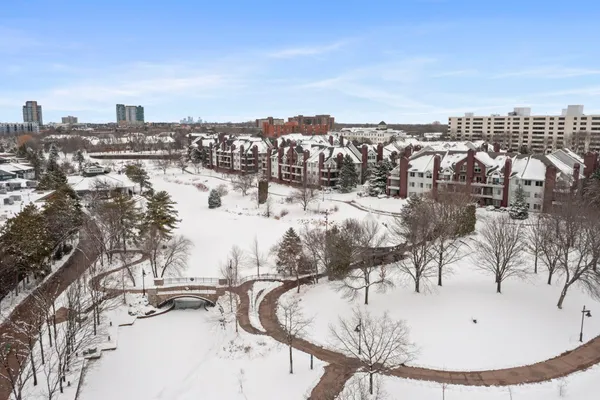 $435,000 | 7500 Edinborough Way, Unit 3308, Edina, MN 55435