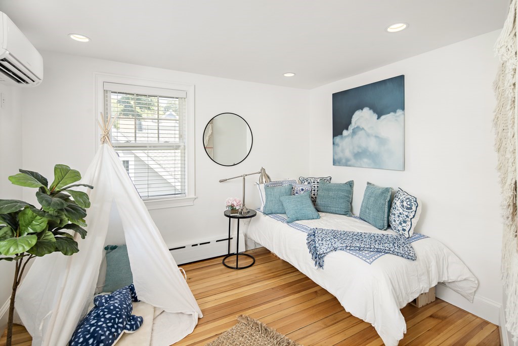 106 Florence Avenue Arlington, MA 02476 - Photo 20 of 32 a living room with furniture and a potted plant