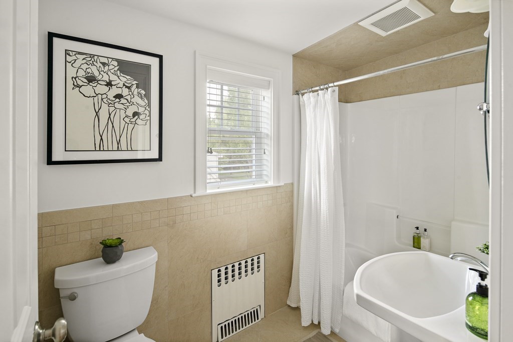 106 Florence Avenue Arlington, MA 02476 - Photo 27 of 32 a bathroom with a toilet and a bathtub