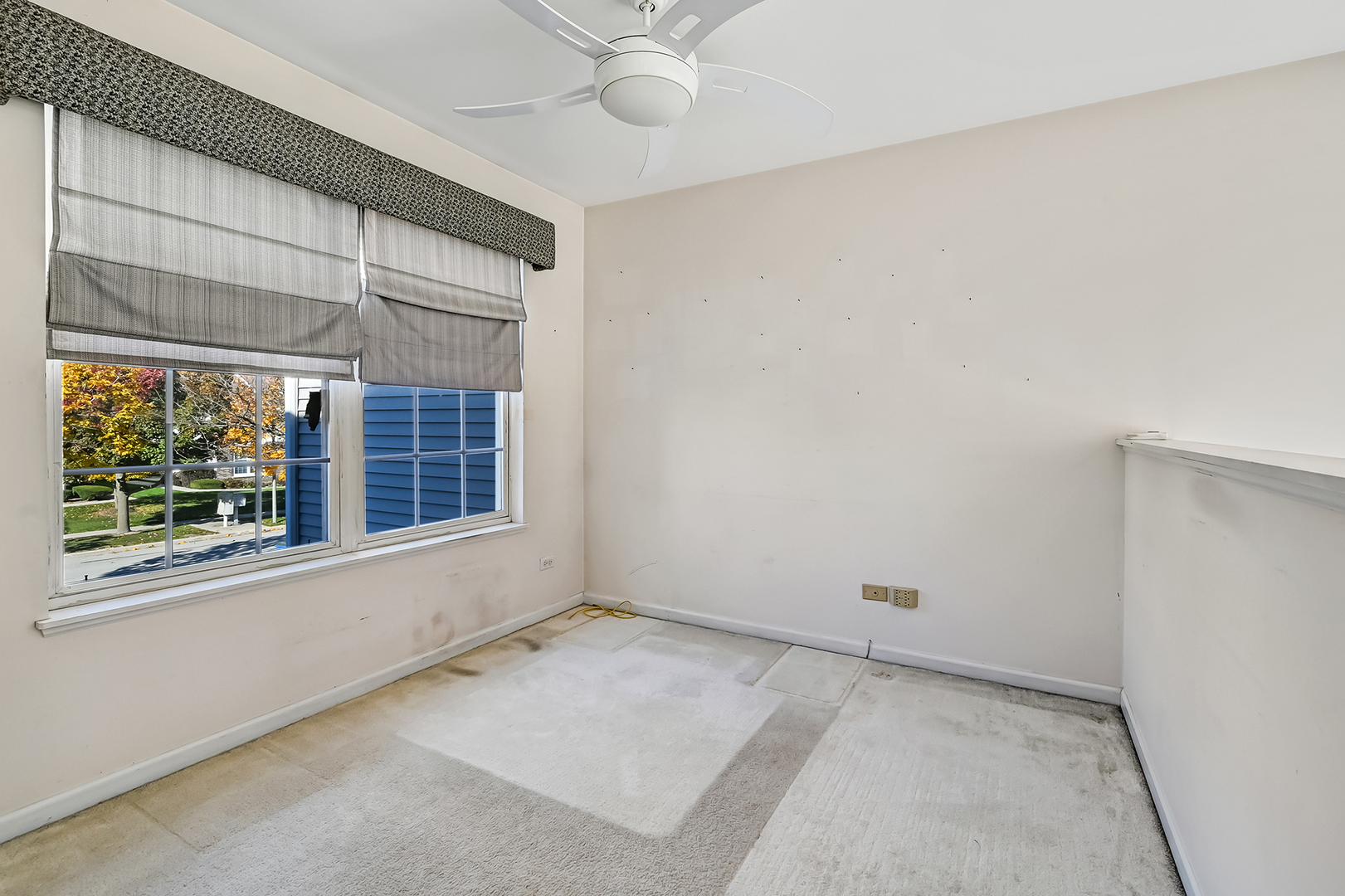 945 Willow Street Itasca, IL 60143 - Photo 13 of 19 an empty room with a window