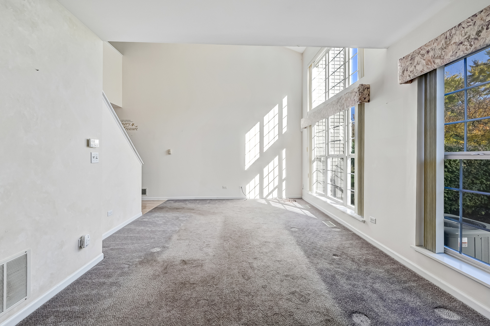 945 Willow Street Itasca, IL 60143 - Photo 8 of 19 a view of an empty room with a window