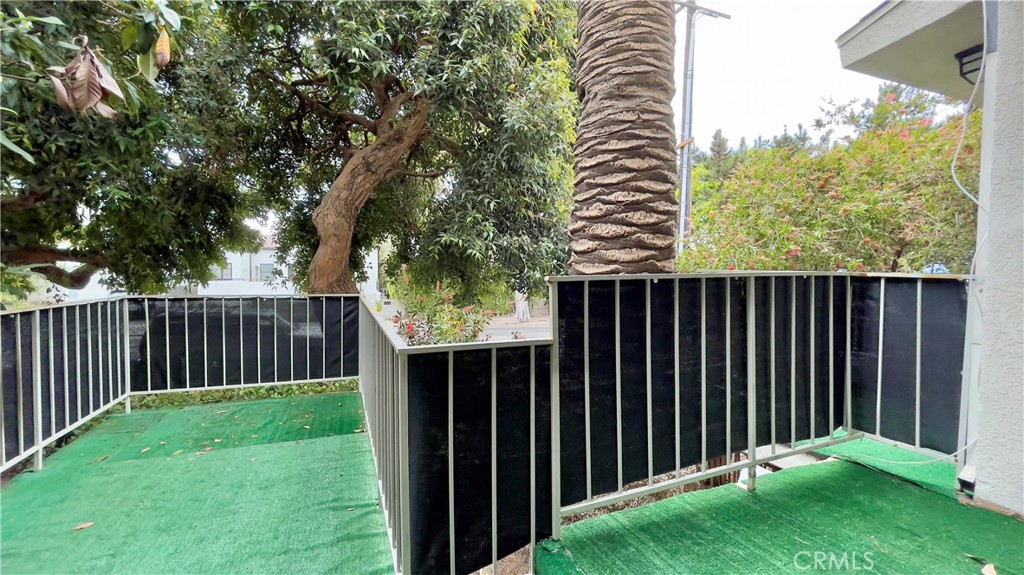 2911 4th Street, Unit 116 Santa Monica, CA 90405 - Photo 17 of 21 a view of a wooden fence