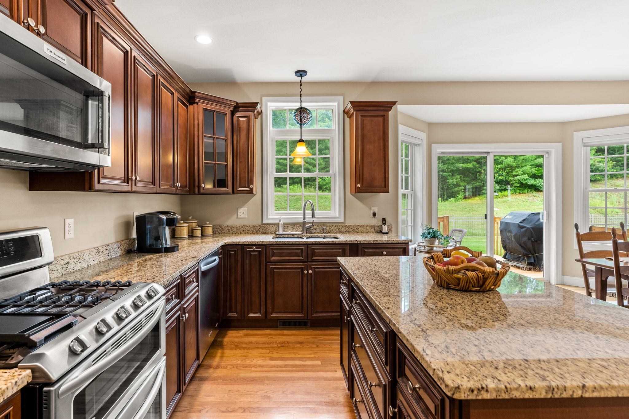 52 Hunter Mill Way Londonderry, NH 03053 - Photo 11 of 36