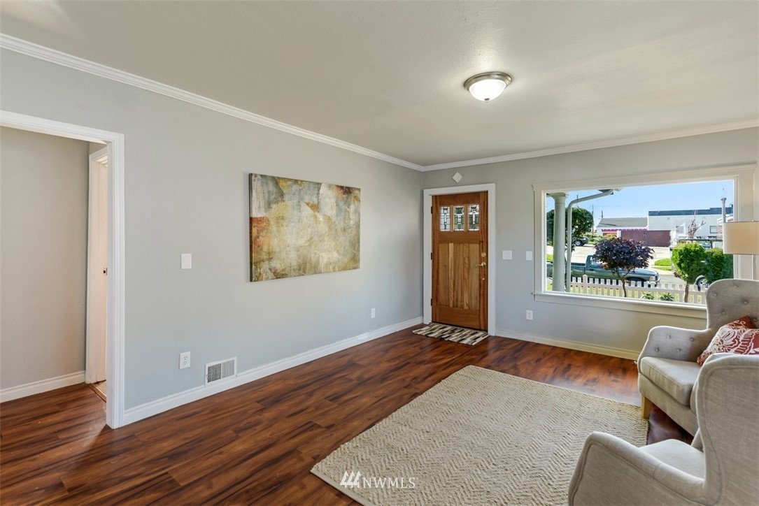 609 South Grant Avenue Tacoma, WA 98405 - Photo 4 of 20