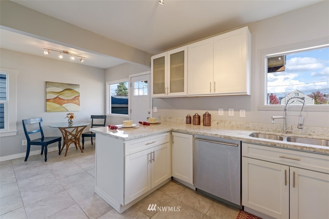609 South Grant Avenue Tacoma, WA 98405 - Photo 5 of 20