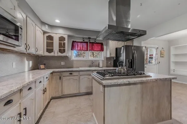 $600,000 | 220 East Orchard Avenue, Hayden, ID 83835