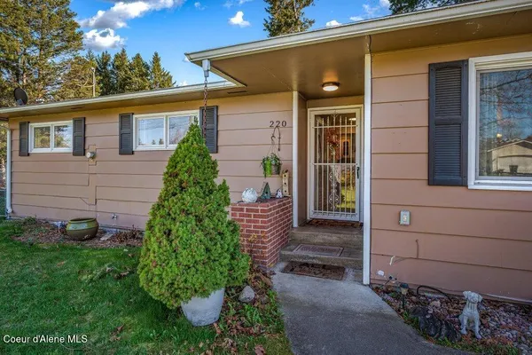 $600,000 | 220 East Orchard Avenue, Hayden, ID 83835