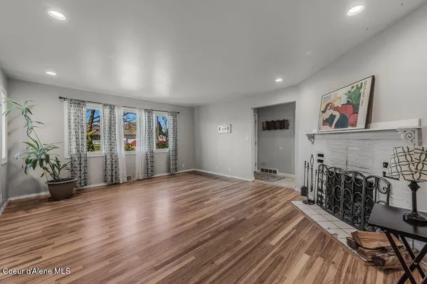 $600,000 | 220 East Orchard Avenue, Hayden, ID 83835