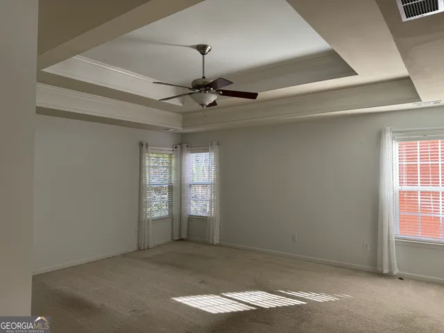 a view of empty room with window