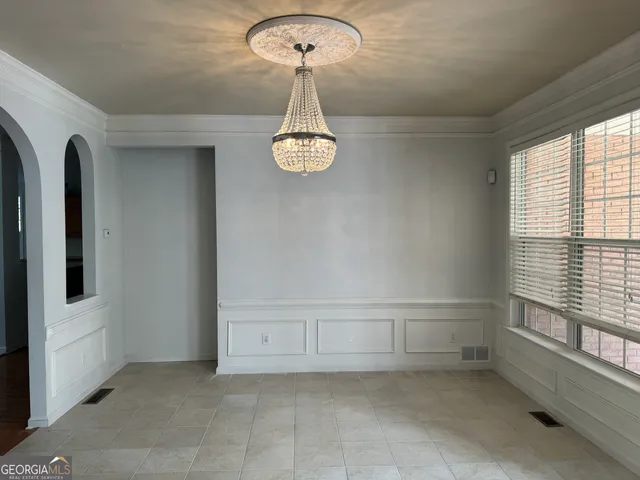 a view of livingroom with furniture