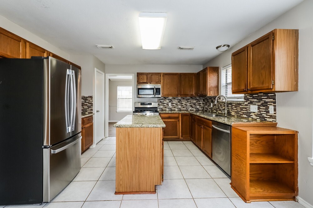 20006 Brandon Oaks Way Katy, TX 77449 - Photo 7 of 17