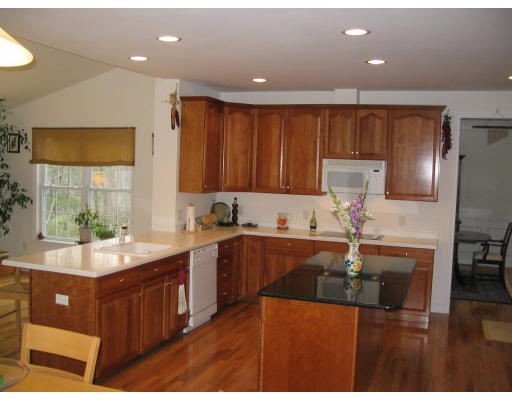 38 Glen Road Hopkinton, MA 01748 - Photo 5 of 13 Gallery Image 5