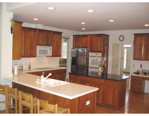 38 Glen Road Hopkinton, MA 01748 - Photo 9 of 13 Gallery Image 9