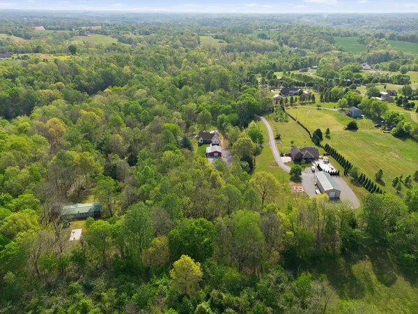 $999,999 | 1602 Errel Dowlen Road, Pleasant View, TN 37146
