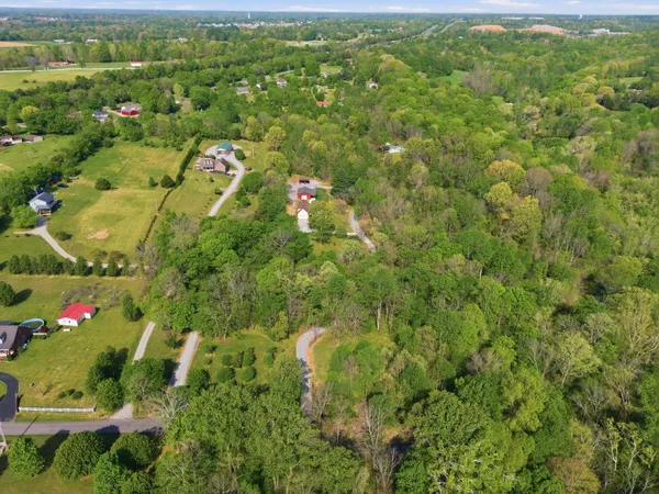 $999,999 | 1602 Errel Dowlen Road, Pleasant View, TN 37146