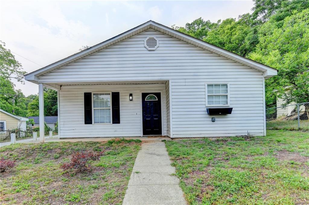 801 Davis Street Monroe, GA 30655 - Photo 2 of 33 a front view of house with yard