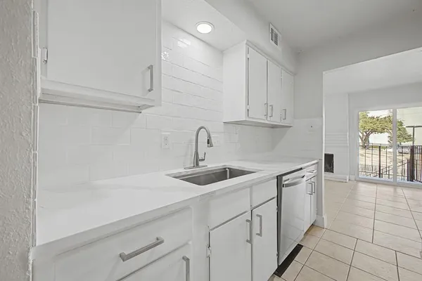 $1,650 | 8095 Meadow Road, Unit 236, Dallas, TX 75231