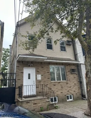 $2,400 | 11 Lentz Avenue, Newark, NJ 07105