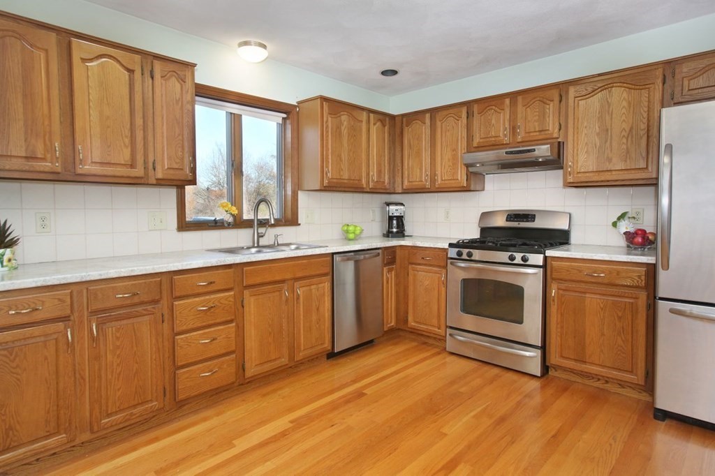32 Diane Road Peabody, MA 01960 - Photo 6 of 21 Gallery Image 6