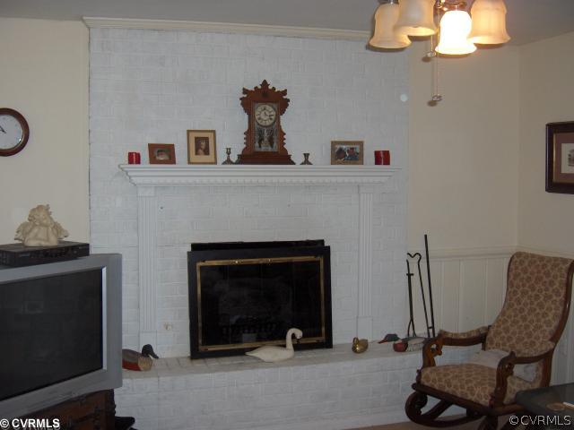 2401 Cranbrook Road Henrico, VA 23229 - Photo 4 of 8 Den/Family/Great Room