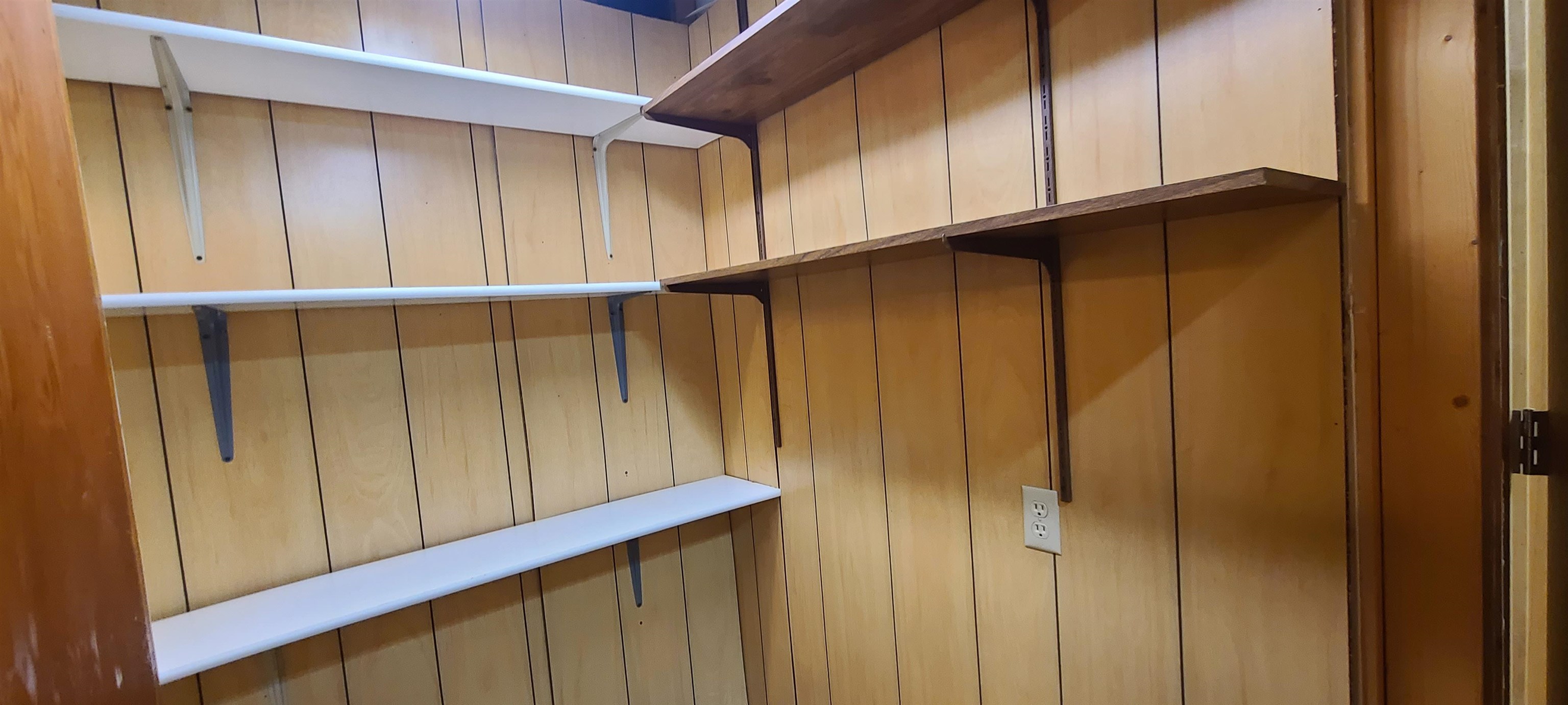 302 Sunset Lane Mount Morris, IL 61054 - Photo 26 of 47 a view of walk in closet