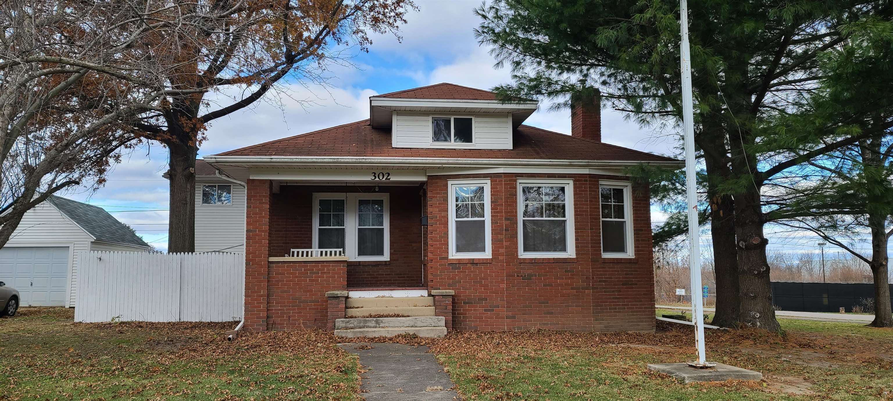 302 Sunset Lane Mount Morris, IL 61054 - Photo 46 of 47 front view of a house with a yard