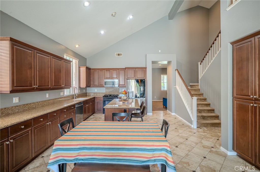 1895 Silver Drop Lane Hemet, CA 92545 - Photo 11 of 50 Kitchen