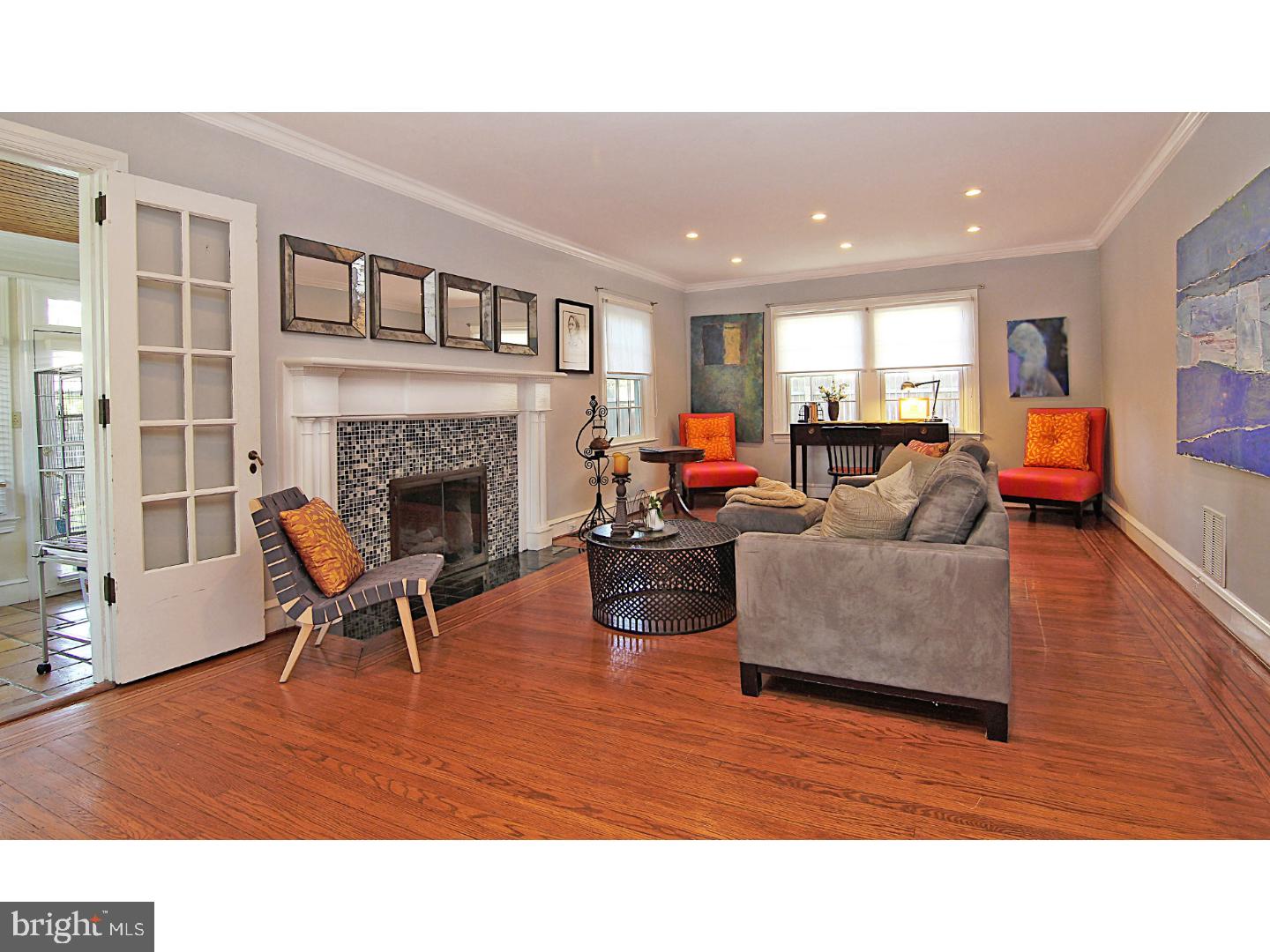 537 Oak Road Narberth, PA 19072 - Photo 3 of 25 Living Room