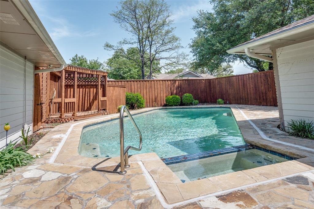 7115 Duffield Drive Dallas, TX 75248 - Photo 22 of 25 a backyard of a house with lots of green space