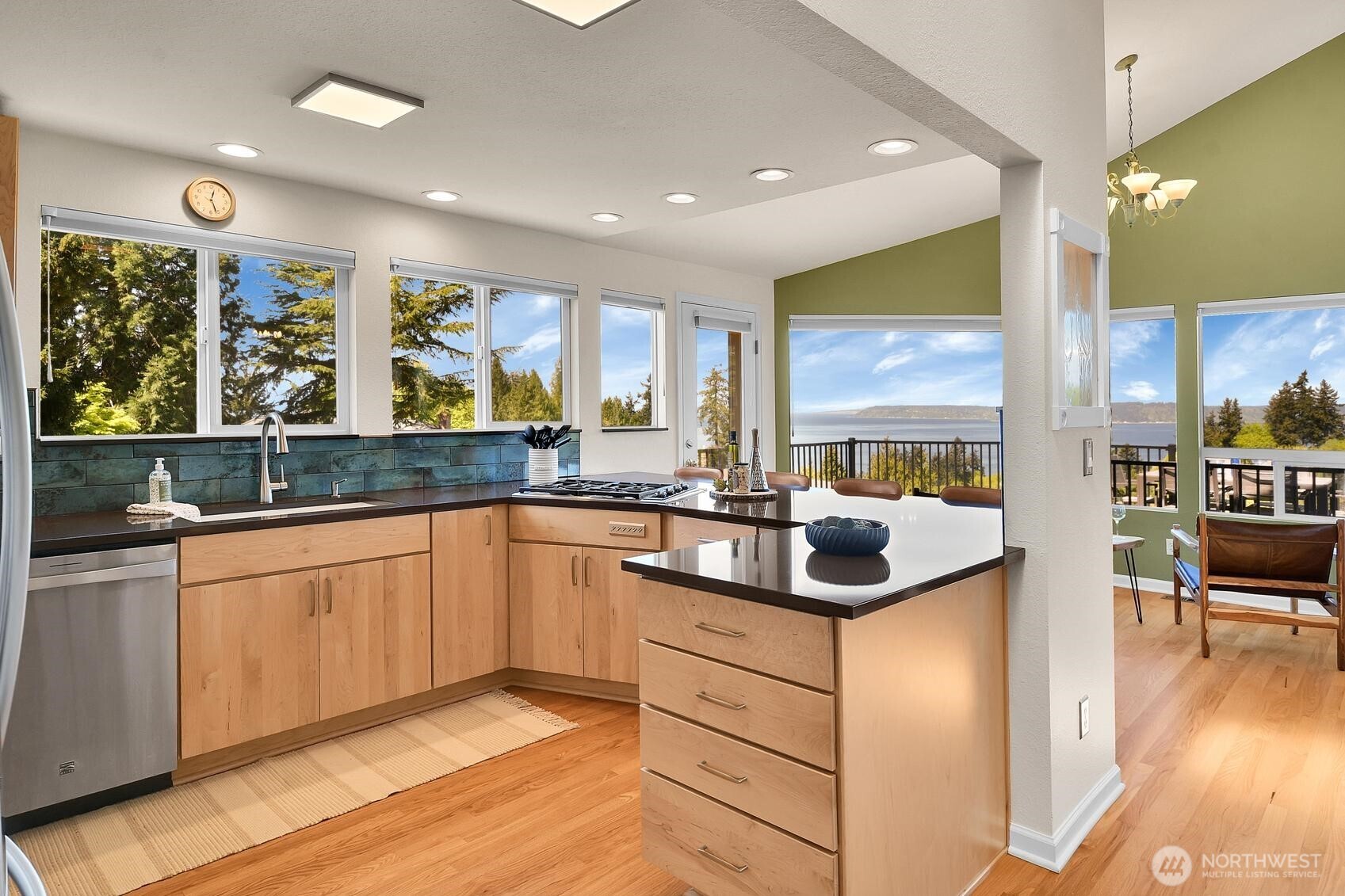 7103 156th Street Southwest Edmonds, WA 98026 - Photo 11 of 40