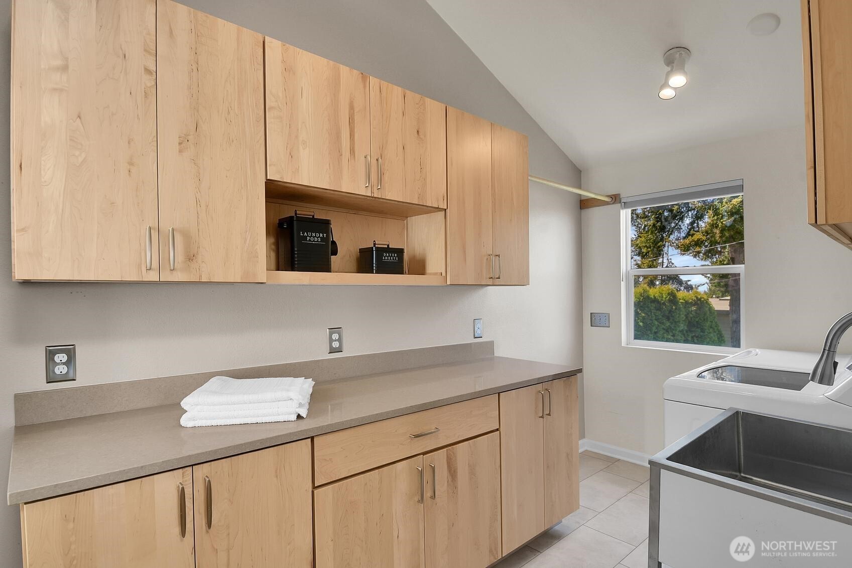 7103 156th Street Southwest Edmonds, WA 98026 - Photo 16 of 40