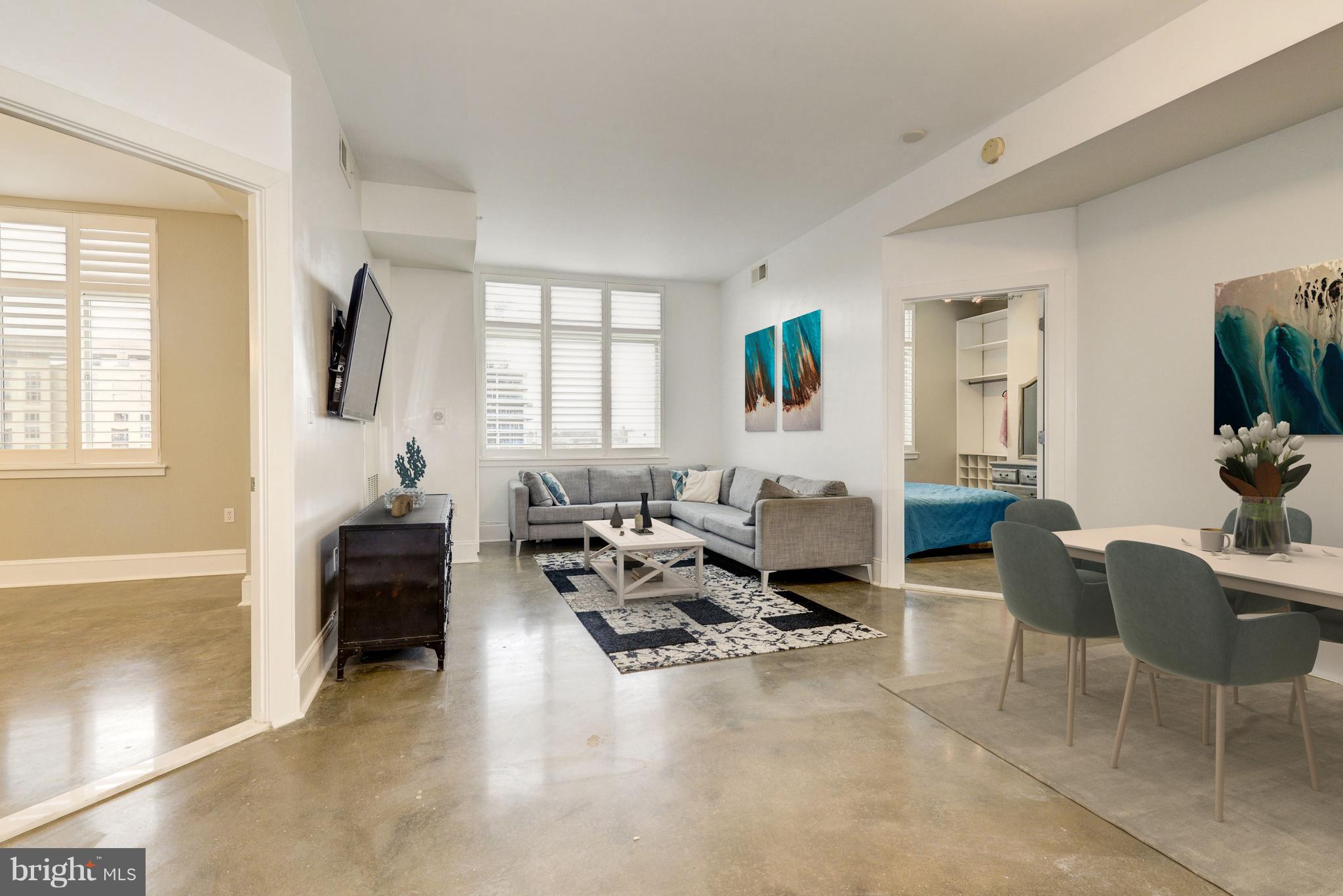 Large Open Concept. BRs on opposite sides!