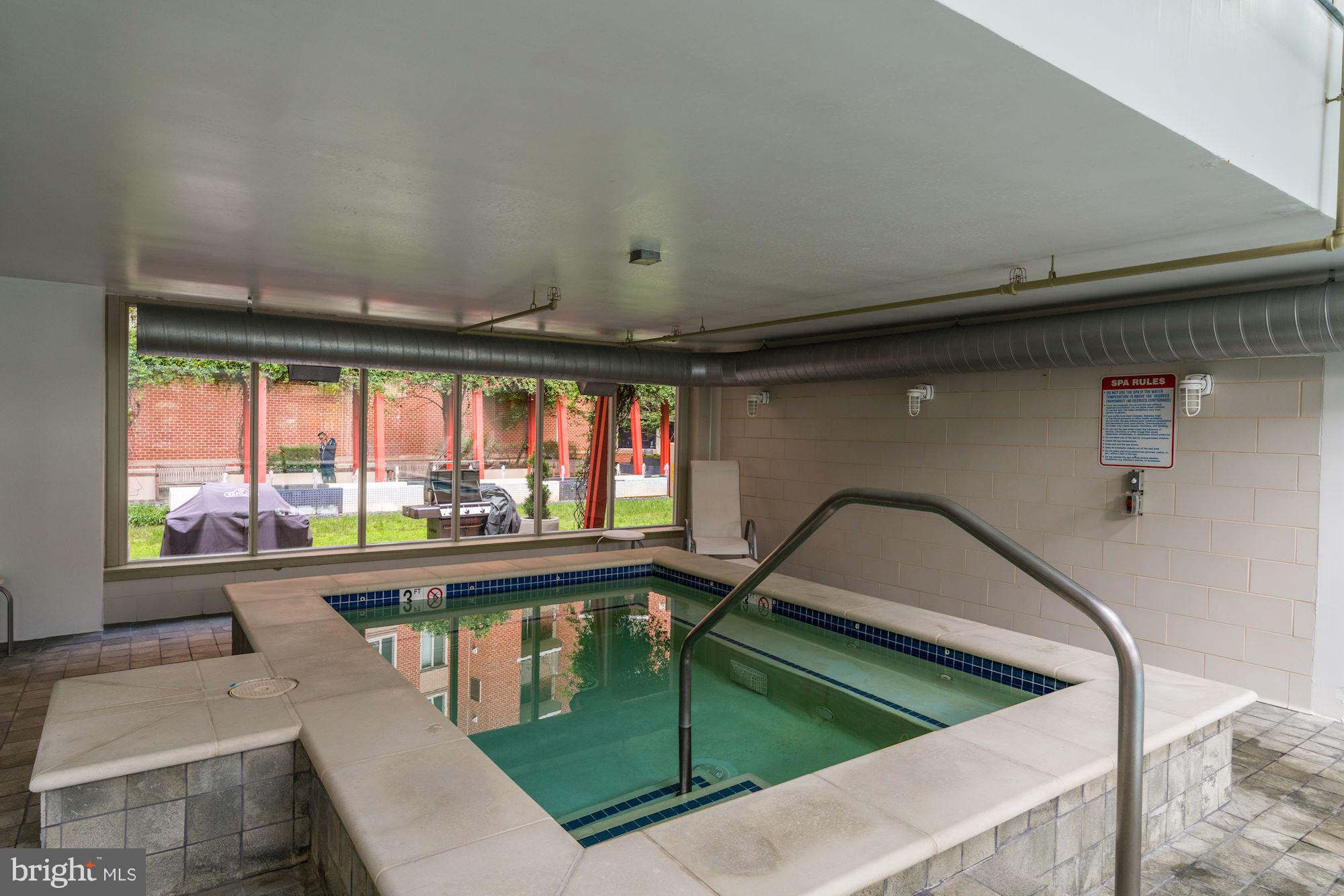 1000 New Jersey Avenue Southeast, Unit 1115 Washington, DC 20003 - Photo 20 of 25 Indoor Jacuzzi