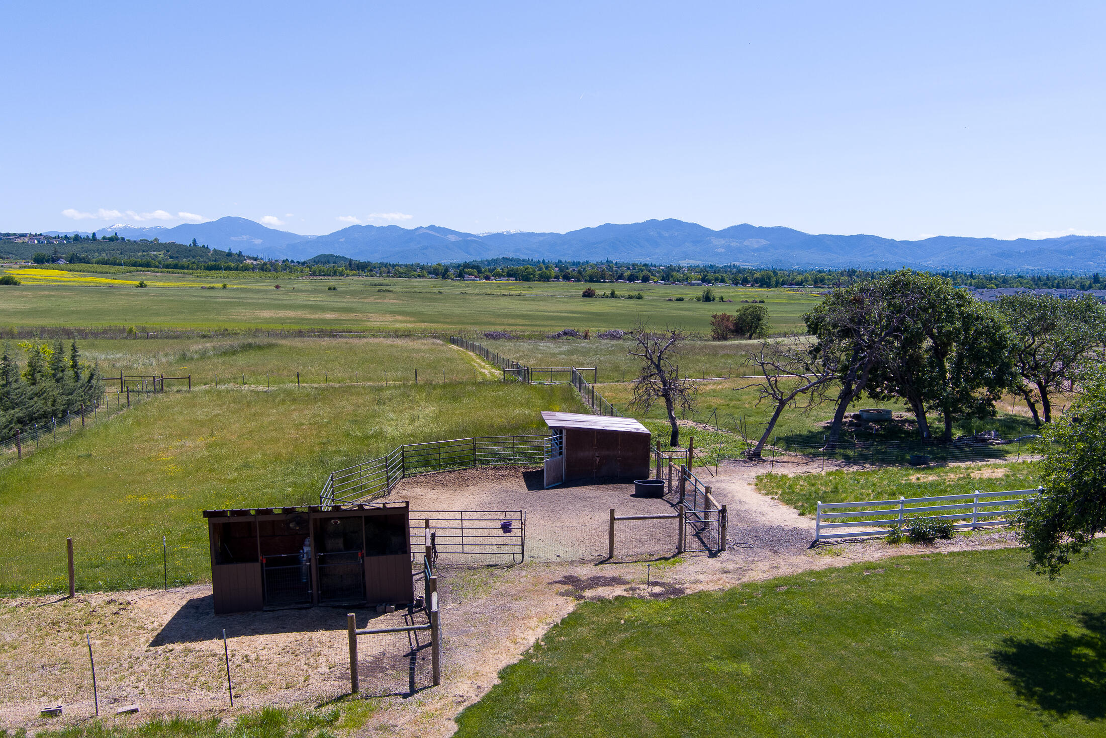 2872 Coker Butte Road Medford, OR 97504 - Photo 49 of 59 048