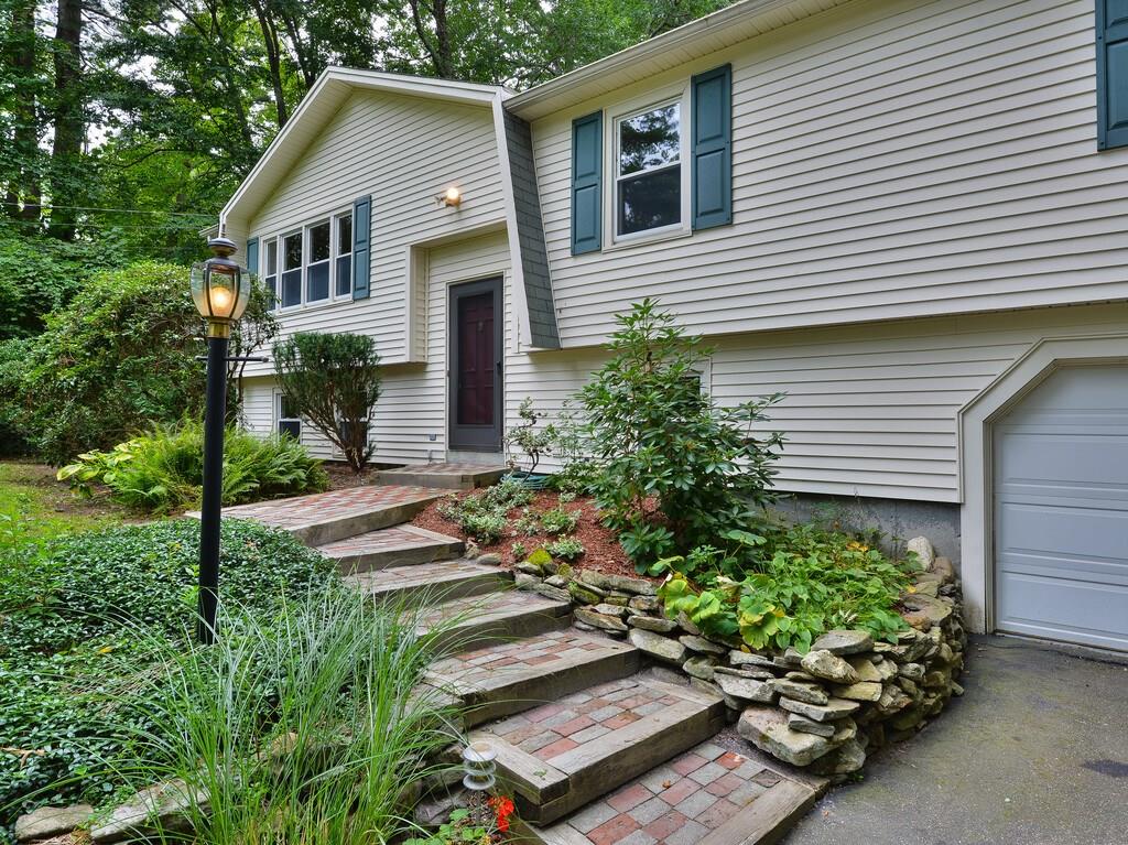 45 Old Farm Road Sturbridge, MA 01566 - Photo 1 of 34 Gallery Image 1