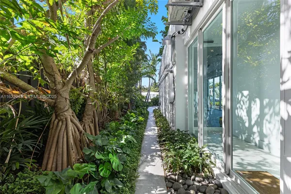 $14,590,000 | 161 Cape Florida Drive, Key Biscayne, FL 33149