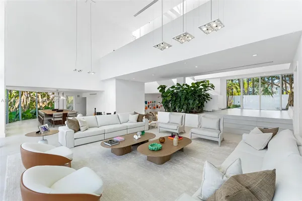 $14,590,000 | 161 Cape Florida Drive, Key Biscayne, FL 33149